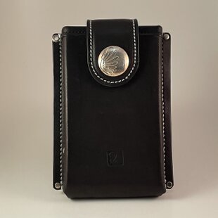 鹿革のシガレットケース 鹿角スカルボタン | iichi 日々の暮らしを