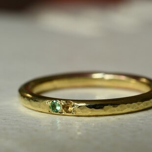 最新作「レインボーソーラークォーツ」の世界でひとつの天然石リング