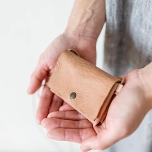 ✨極美品✨LOEWE 二つ折り財布　アナグラム　バイフォールド　レザー　ネイビー LOEWE - LOEWE ロエベ 二つ折り ウォレット アナグラム バイ