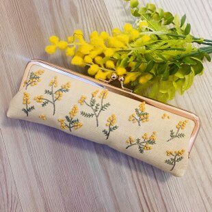 手刺繍ミモザのメガネ、ペンケース | iichi 日々の暮らしを心地よく