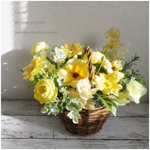 【ひろりん】クレイフラワー♥かごにお花とプードル♥ハンドメイド ☆クレイフラワー作品（爽やかな彩り♡）☆ | iichi 日々の暮らしを