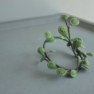 ヴィンテージ プチポワン 薔薇と小花のブローチ | iichi 日々の暮らし