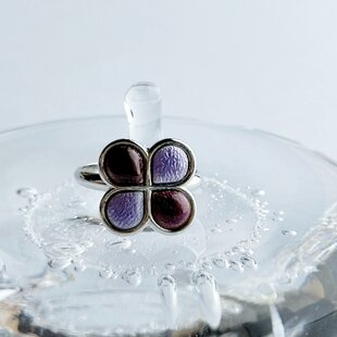 純銀製(功クローバー)赤色エナメル七宝製バッジ★シルバー銀重量約30グラム クローバー【Lavender】 七宝焼リング 指輪 純銀胎七宝 | iichi 日々の