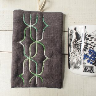 アイヌ刺繍の鍋つかみ 黒リネンにエメラルドグリーンの糸 | iichi 日々