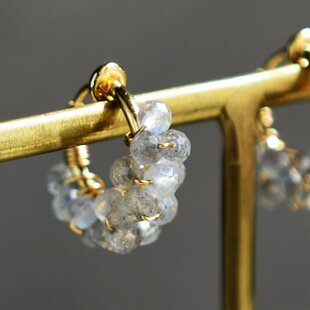 布花イヤリング 白詰草とクローバー | iichi 日々の暮らしを心地よく