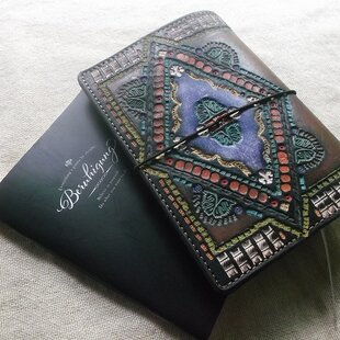 ほぼ日手帳仕様 B6サイズレザー手帳カバー 刻印＆拭き染め | iichi