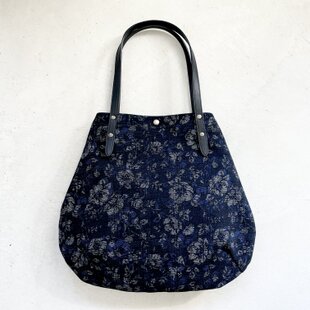 花で飾ったフランス刺繍のウールのバッグ | iichi 日々の暮らしを