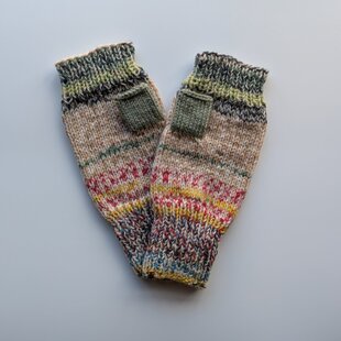 minne オーダーメイド品　上品なベージュ　手編みのかぎ針編みショール ハンドメイド かぎ針編み 台形ショール ベージュ | iichi 日々の暮らし