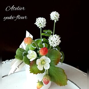 ☆粘土の花[薔薇とかすみ草]☆ | iichi 日々の暮らしを心地よくする