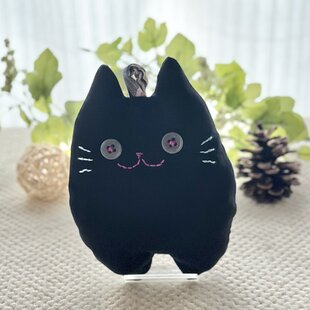 ミントブルーの子猫のぬいぐるみ「ふにゃ〜た」（貝ボタン） | iichi