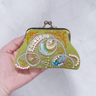No.1】カードも入る ビーズ刺繍の小さながま口ポーチ・水色｜ギフトに