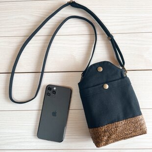スマホショルダー パッチワーク | iichi 日々の暮らしを心地よくする