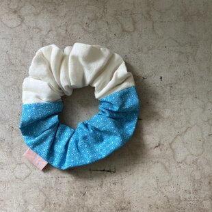 レース付きリバティ花柄シュシュ（水色） | iichi 日々の暮らしを