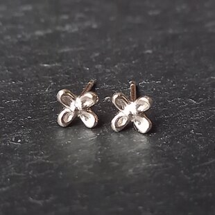 ラベンダーのピアス | iichi 日々の暮らしを心地よくするハンドメイド