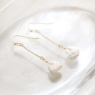 ホワイトパール×リボンキャッチピアス | iichi 日々の暮らしを心地よく 