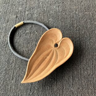 スイカズラのかんざし - 金色のアクセントが全体に豪華さを添える K156 