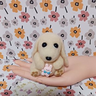 うさぎのもふもふブローチ（ポインテッドホワイトレッド） | iichi