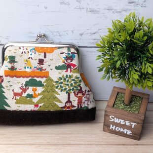 インド刺繍リボンの手のひらがま口ポーチ ライトベージュ | iichi 日々