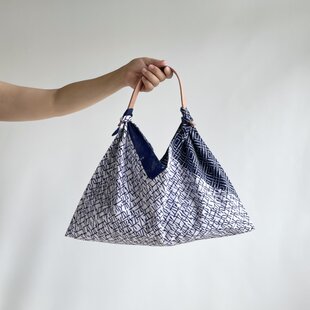 巾着袋 大 【恐竜】 | iichi 日々の暮らしを心地よくするハンドメイド