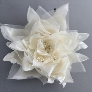 豪華布花コサージュ ブルーグレー | iichi 日々の暮らしを心地よくする