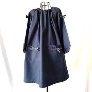 前開きスモック 130 グレー×紺リボン | iichi 日々の暮らしを心地よく