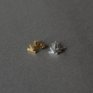 べっ甲パーツ×くねくねゴールド アシンメトリーピアス 大ぶりピアス