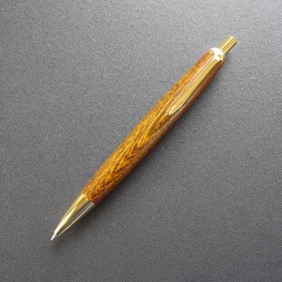 鹿革のロールペンケース | iichi 日々の暮らしを心地よくする