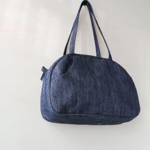 白糸刺繍の黒い円かばん | iichi 日々の暮らしを心地よくする