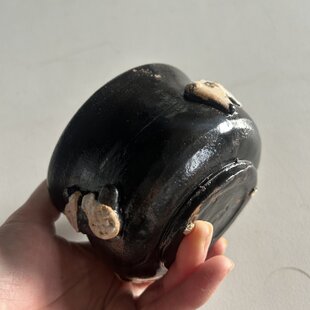輪島塗ぐい吞み 溜塗 椿蒔絵 | iichi 日々の暮らしを心地よくする
