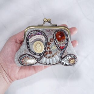 アイヌ　刺繍　民藝 アイヌ文様 両面刺繍カラフルポーチ 草木染を使って | iichi 日々の