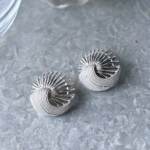 イギリス陶器のお花のイヤリング | iichi 日々の暮らしを心地よくする