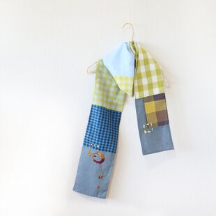 ✳︎ハンドメイド✳︎ふわふわネックウォーマー『イエローピスタチオのボタニカル刺繍』 ︎ハンドメイド︎ふわふわネックウォーマー綿ベージュ赤の実リーフ刺繍