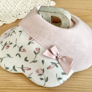 3段階調節】《ふんわり撥水スタイ》花びらつなぎのスタイ・小花ピンク