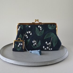 手刺繍のがま口『鳥と草花』財布・ポーチ【受注生産】 | iichi 日々の