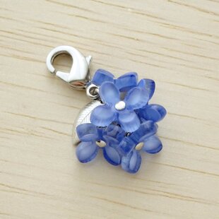 和風花柄キーホルダー＊ラベンダーカルセドニー | iichi 日々の暮らし