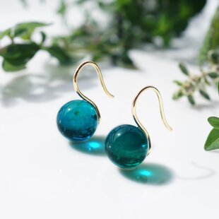 ハンドメイド ピアス 青色 青緑色 パール K10 フラワーシェイプホワイトシェル パールピアス / ホワイト | iichi