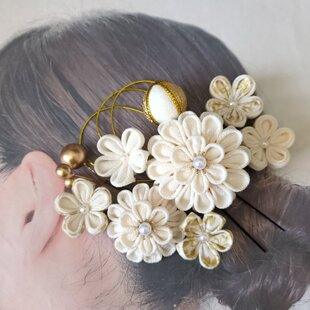 水仙の花のかんざし - 伝統的な美しさと現代的な感性が見事に調和 K186 