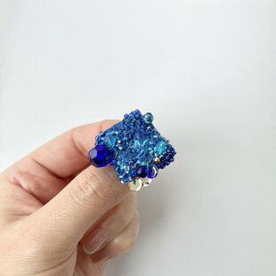 漆塗り月ブローチ | iichi 日々の暮らしを心地よくするハンドメイドや
