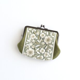 手刺繍りんごのがま口 | iichi 日々の暮らしを心地よくする