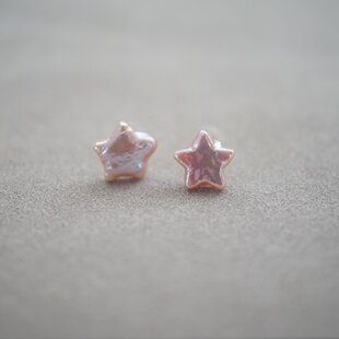 タンザナイトとラブラドライトによる宝石の魚ピアス・サージカル