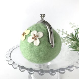 刺しゅうキット 『刺繍キット 花刺しゅうの優しい小物 ポーチ