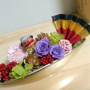 真紅のバラと薄ピンクのバラを貴女にno.2♪*¨…♬ ハーバリウムボトルフラワー ハーバリウム 淡いピンクの千日紅2♪ | iichi 日々の暮らしを心地よく