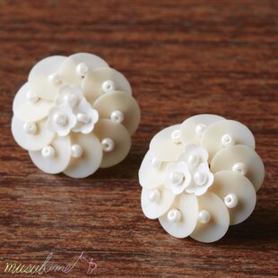 ルナフラッシュと三角レジンパーツのゆらゆらピアス(トパーズ) | iichi 