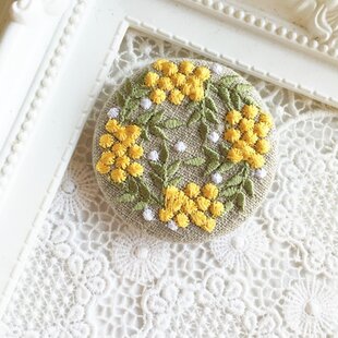 刺繍ブローチ 「パイナップル」 | iichi 日々の暮らしを心地よくする