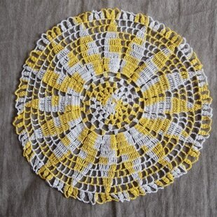 手編みレースドイリー直径約30cm | iichi 日々の暮らしを心地よくする