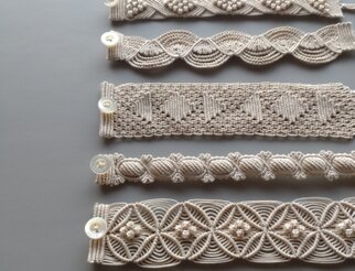 「糸で作る文様　マクラメレースのアクセサリー」