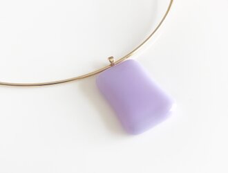 Glass necklace purpleの画像