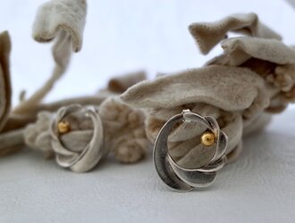 シルバーピアス（いぶし銀） - GROWING PLANTS - PIERCED EARRINGS - ペアの画像