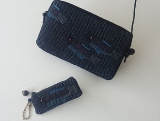 久留米絣と藍染で作ったお魚アップリケのポシェットとバッグチャームの画像