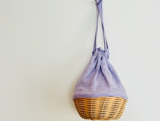 籐籠の巾着bag　薄紫の画像